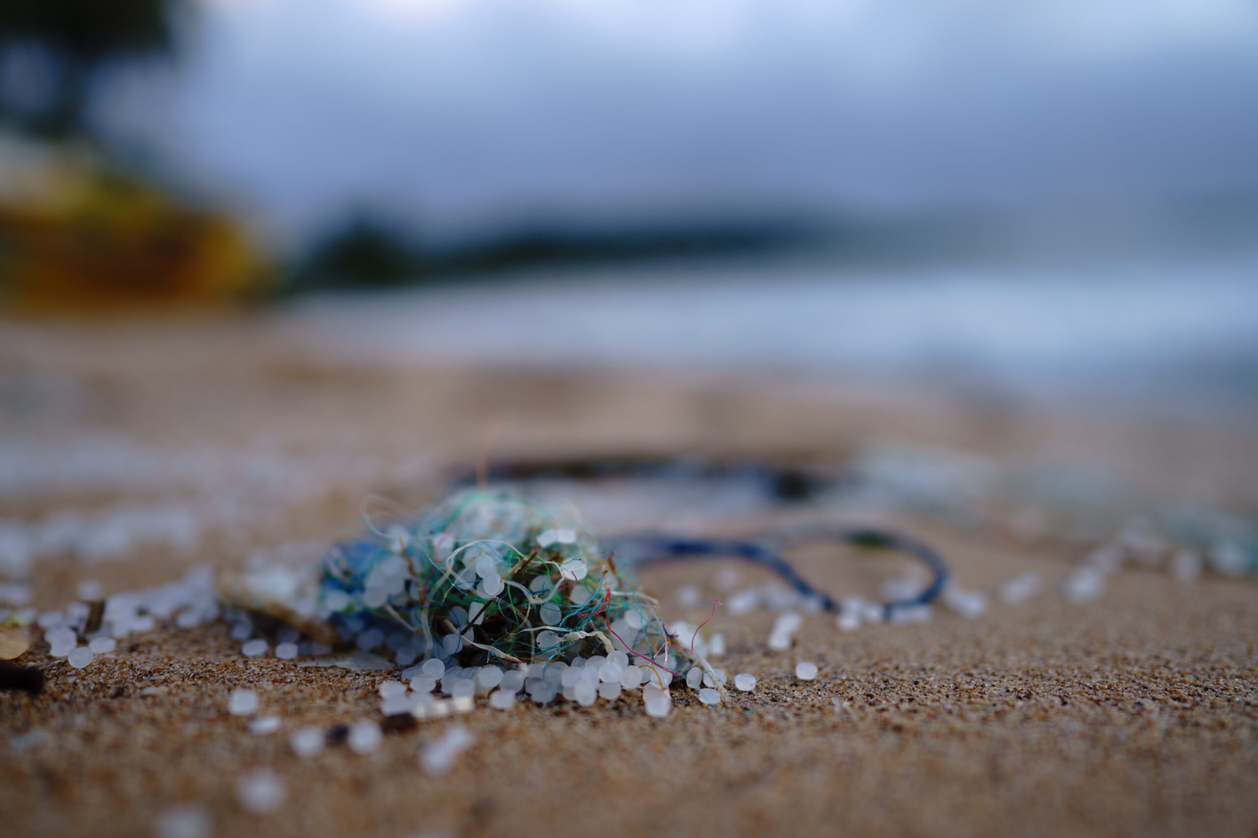 Degradacija plastike u okeanima doprinosi njihovom zakiseljavanju